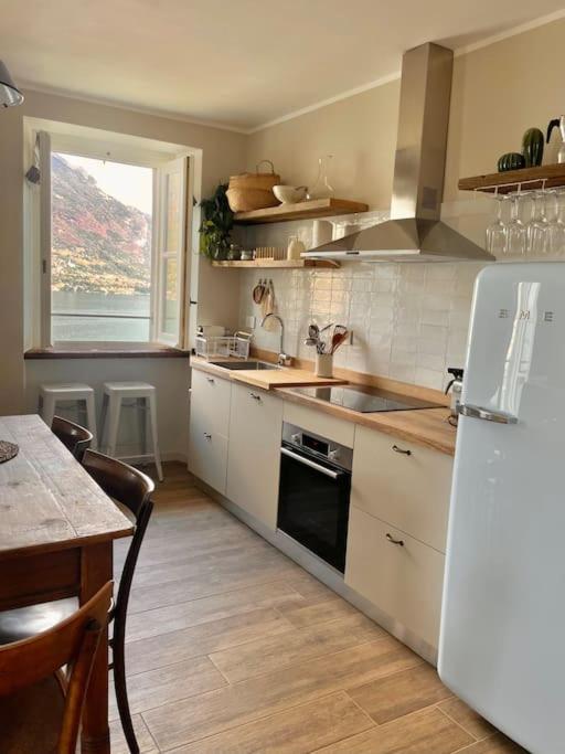 לצנו Il Noce Lake View Apartment מראה חיצוני תמונה